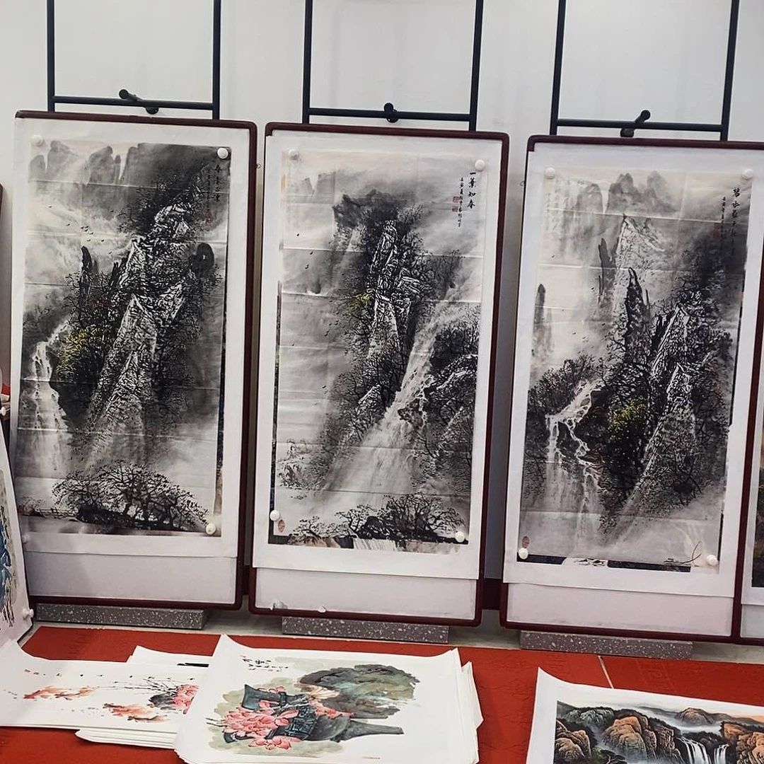 国画奔*儿红白机和小轿车在一条