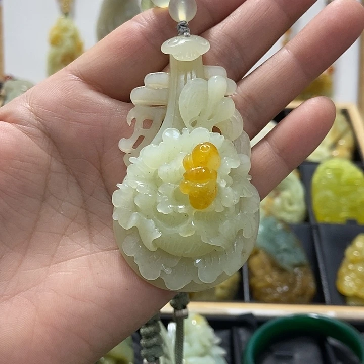 蛇纹石玉未镶嵌挂件