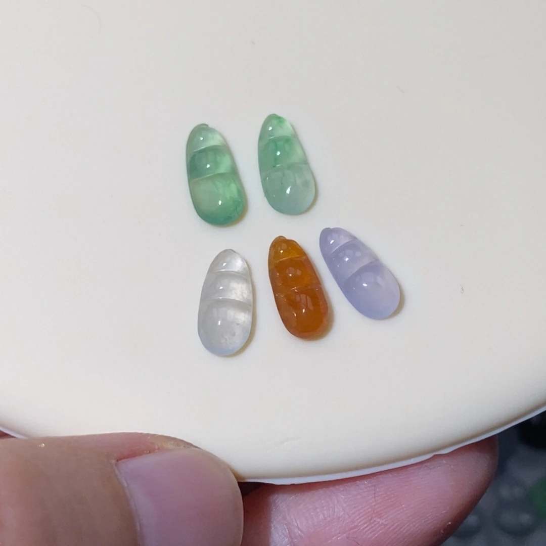 定制翡翠未镶嵌翡翠10.5×4.9×2.3