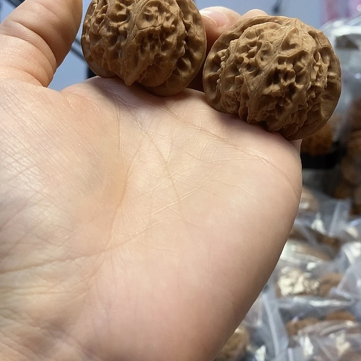 文玩核桃把件41红皮宫灯