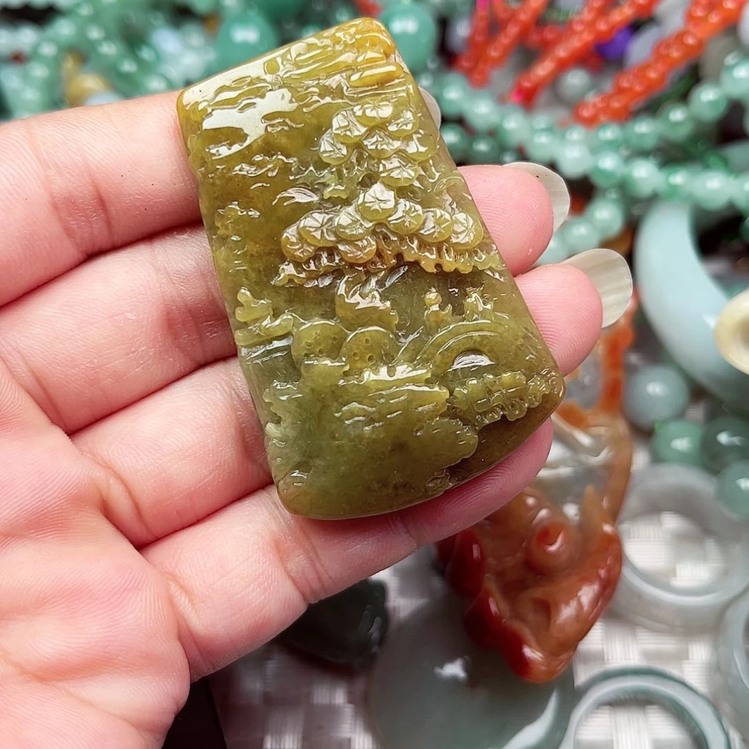 翡翠挂件未镶嵌翡翠