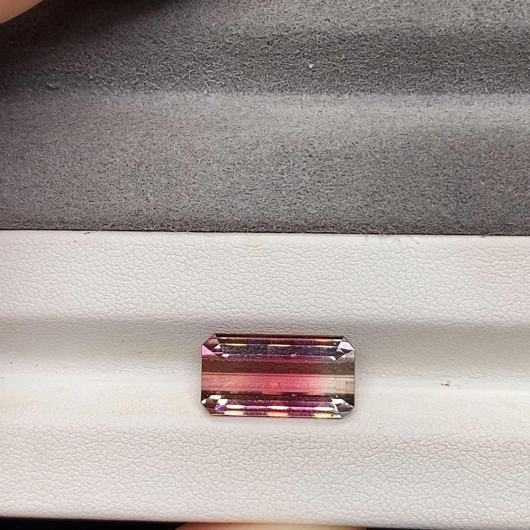 碧玺未镶嵌裸石7.135克拉天然西瓜碧玺