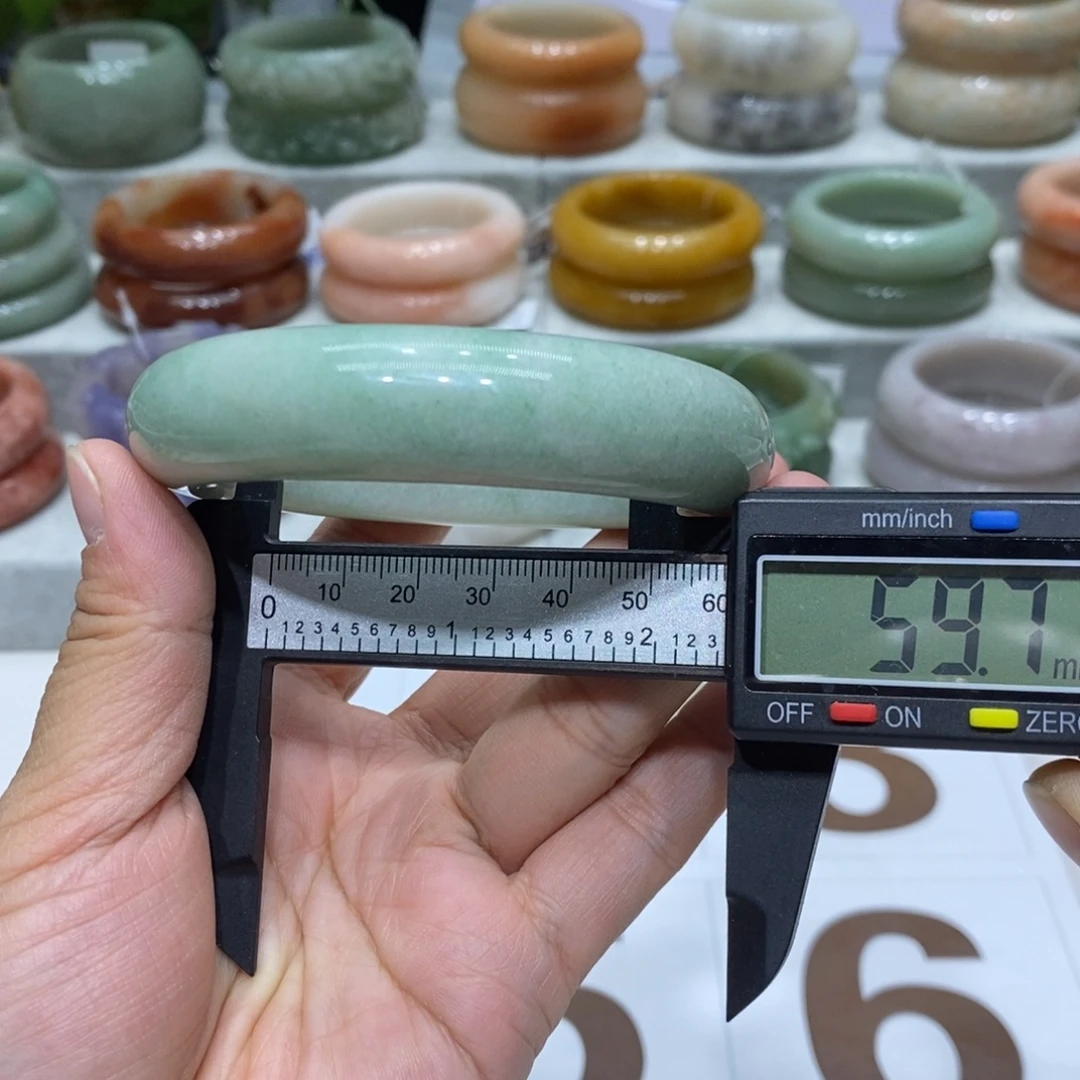 石英岩玉未镶嵌手镯