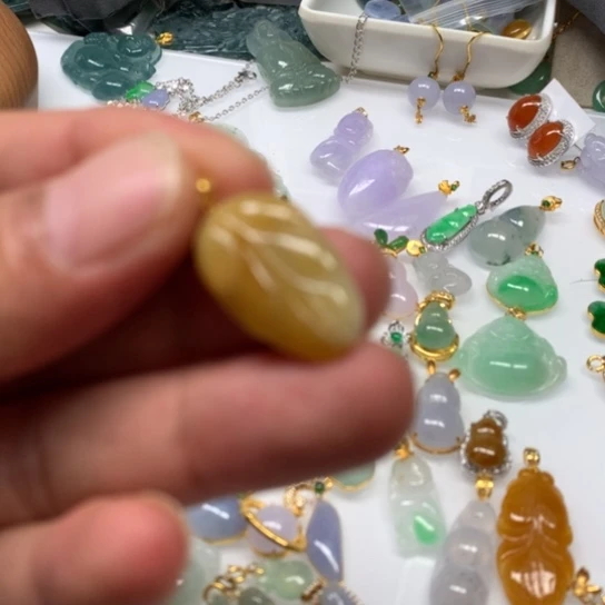 翡翠颈饰未镶嵌翡翠