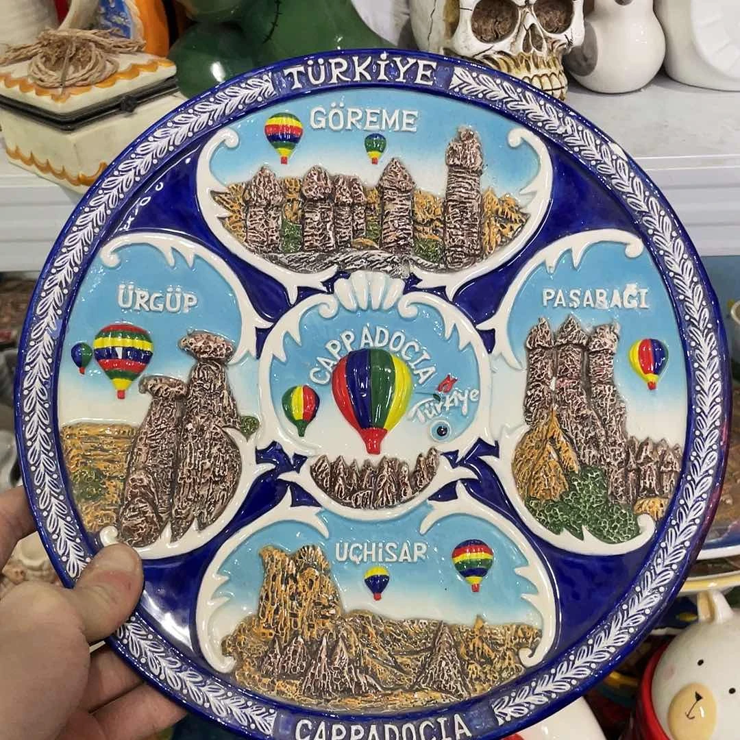 摆件   磕碰。  封釉。