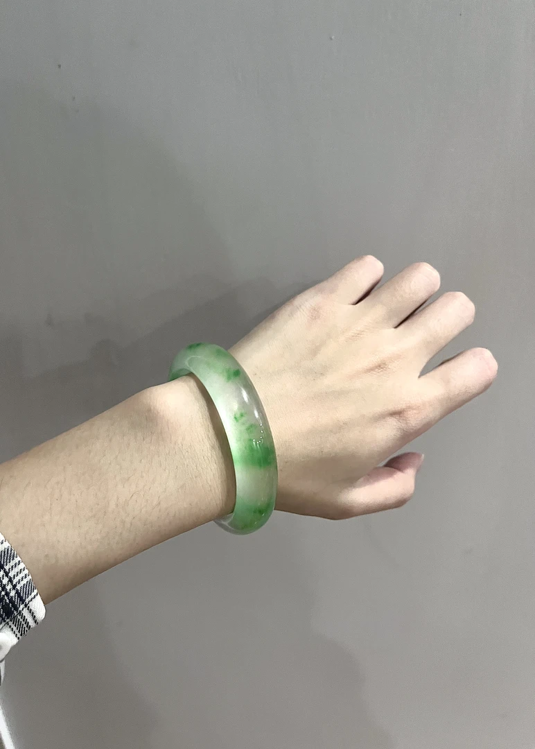 莉莉直播专属链接  高冰底飘花手镯多样性发货