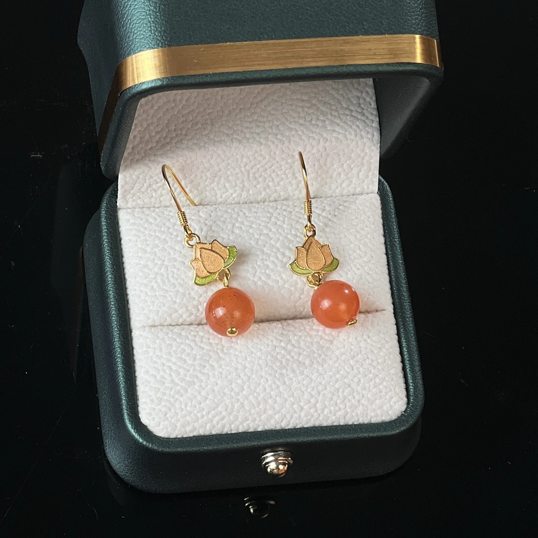 约8-9mm冰红南红玛瑙圆珠S925银荷花耳钩