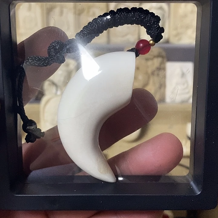 连****人天然猛犸牙雕刻品