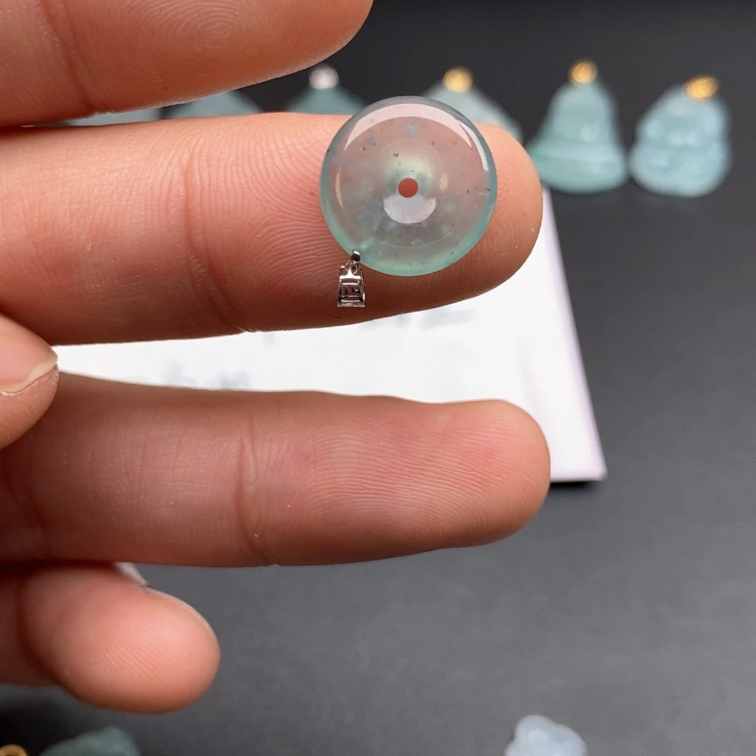 颈饰18K金镶嵌翡翠