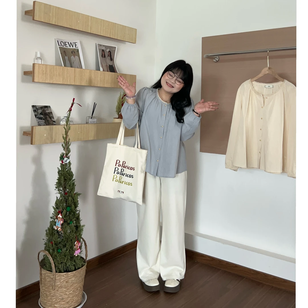 QINGYUS-微胖显瘦大码女装花边领气质单排扣装饰气质遮肉长袖衬衫