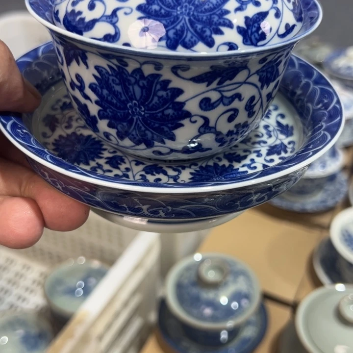 白青花缠枝莲大高足盖碗微瑕