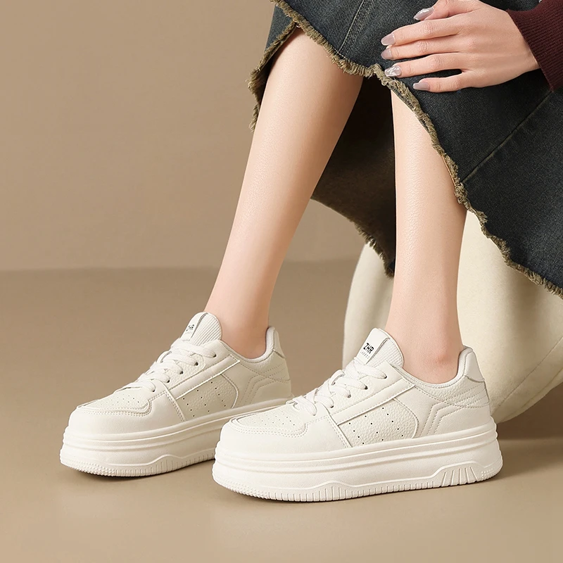 ZHR小白鞋女2025夏季新款厚底透气板鞋轻便小个子爆款软底不累脚