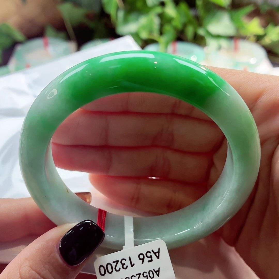 翡翠未镶嵌手镯半山水飘阳绿68-49