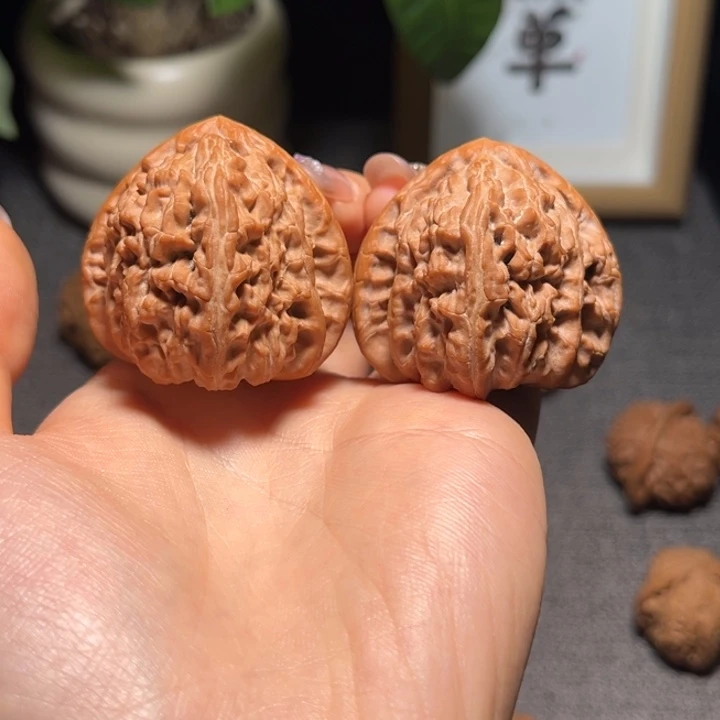 文玩核桃吊坠白狮子41
