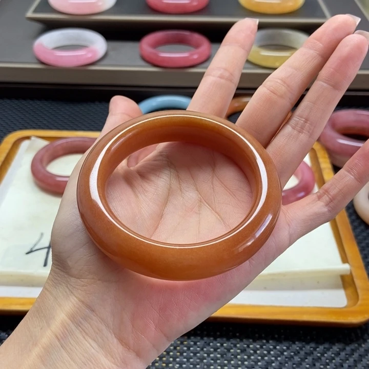 未镶嵌手镯石英岩玉
