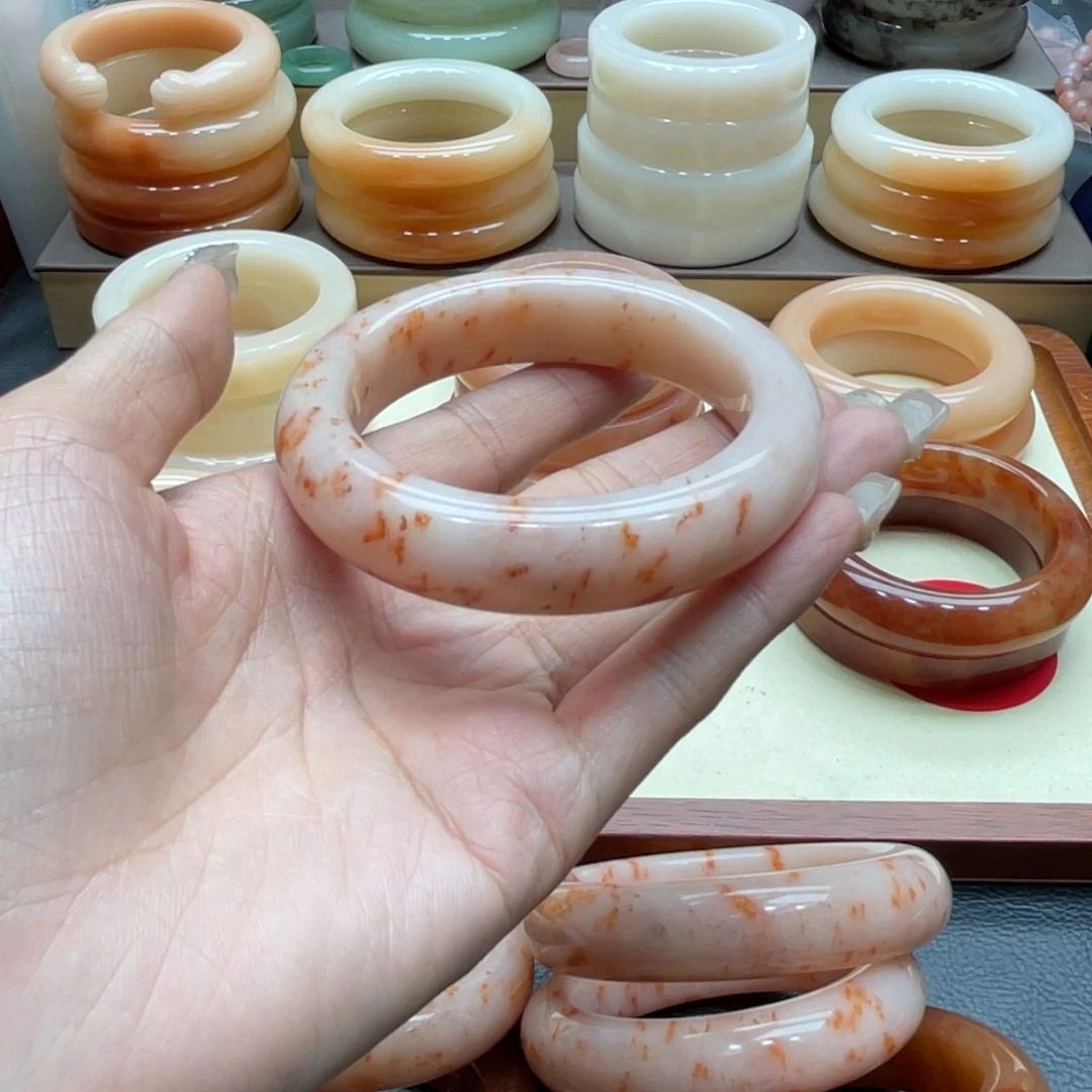 石英质玉手镯未镶嵌凤**！