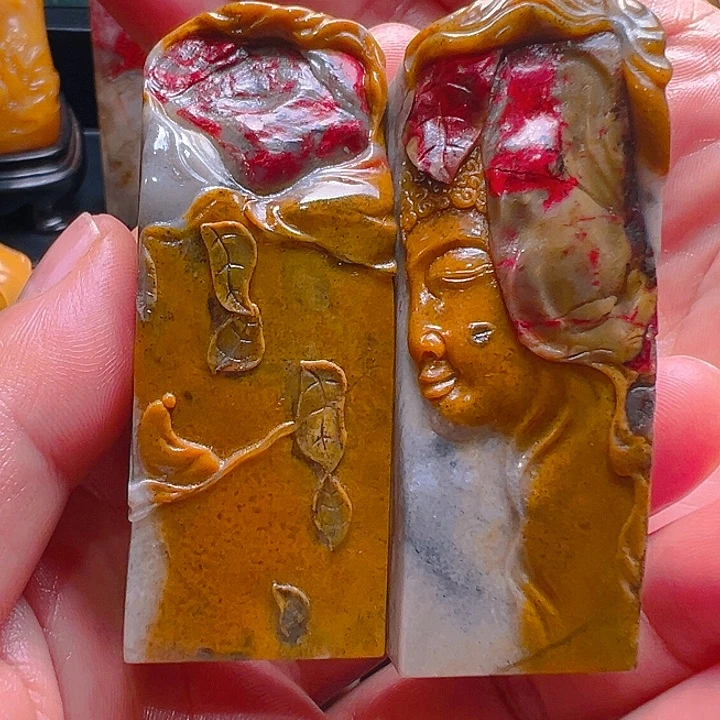 昌化鸡血石两枚三彩冻底钮章