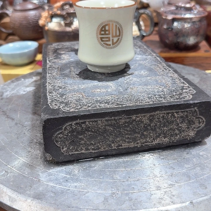 主人杯一个，瓷。。品茗