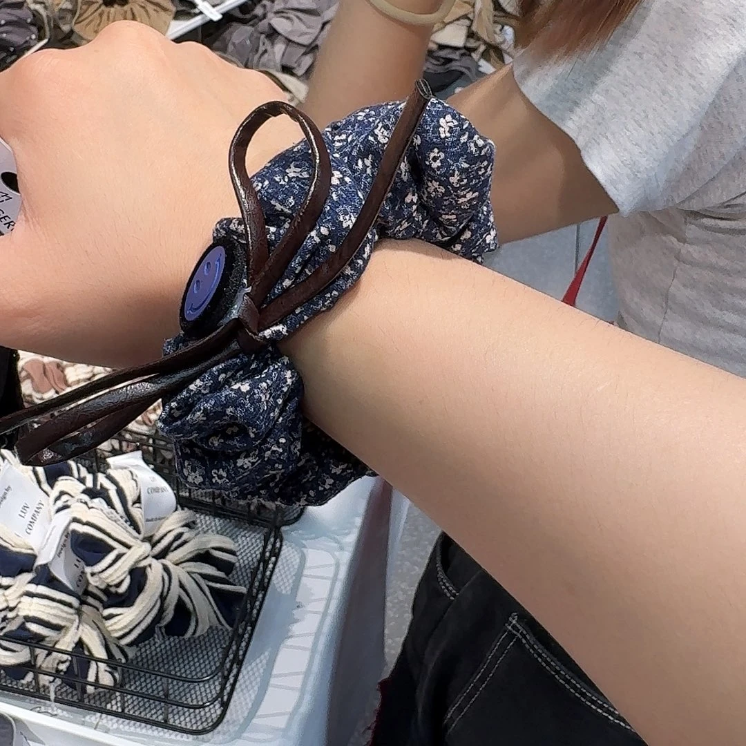 非金属无蓝色笑脸