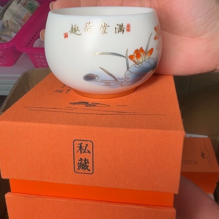 素烧羊脂玉主人杯带盒子发出