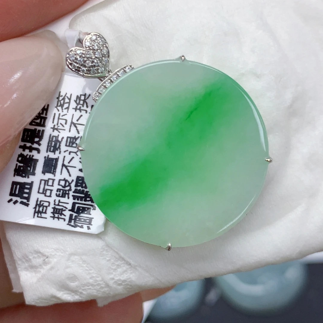 颈饰18K金镶嵌翡翠