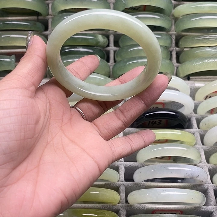 蛇纹石玉未镶嵌手镯126