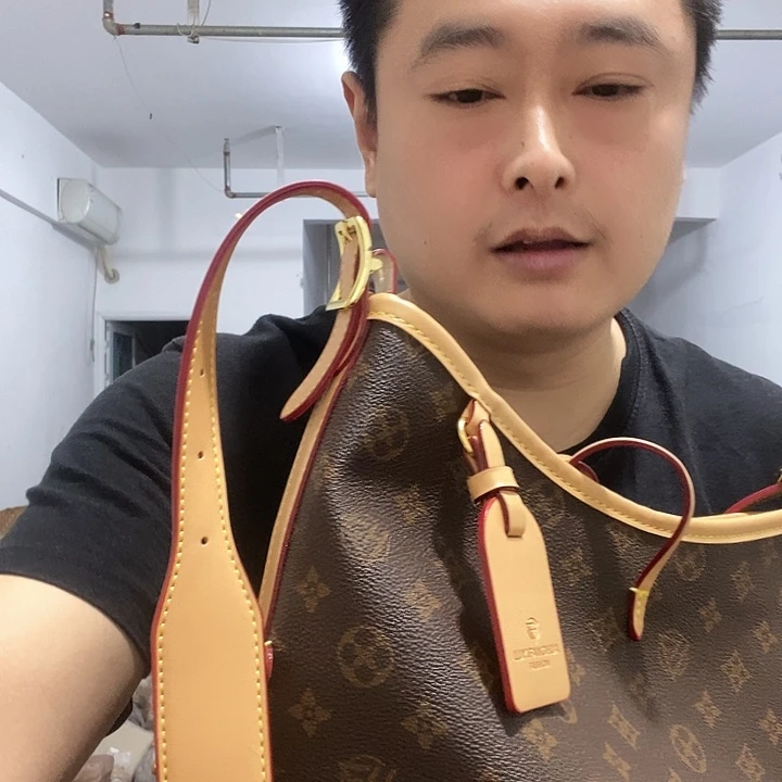 黄牛皮（革）鳄鱼皮（革）犏牛皮（革）