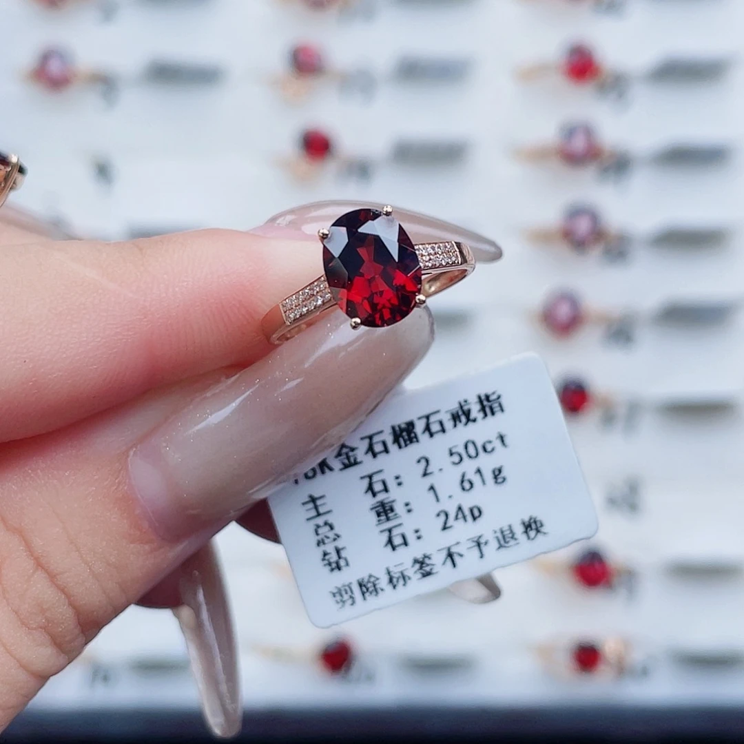 18K金镶嵌戒指石榴石