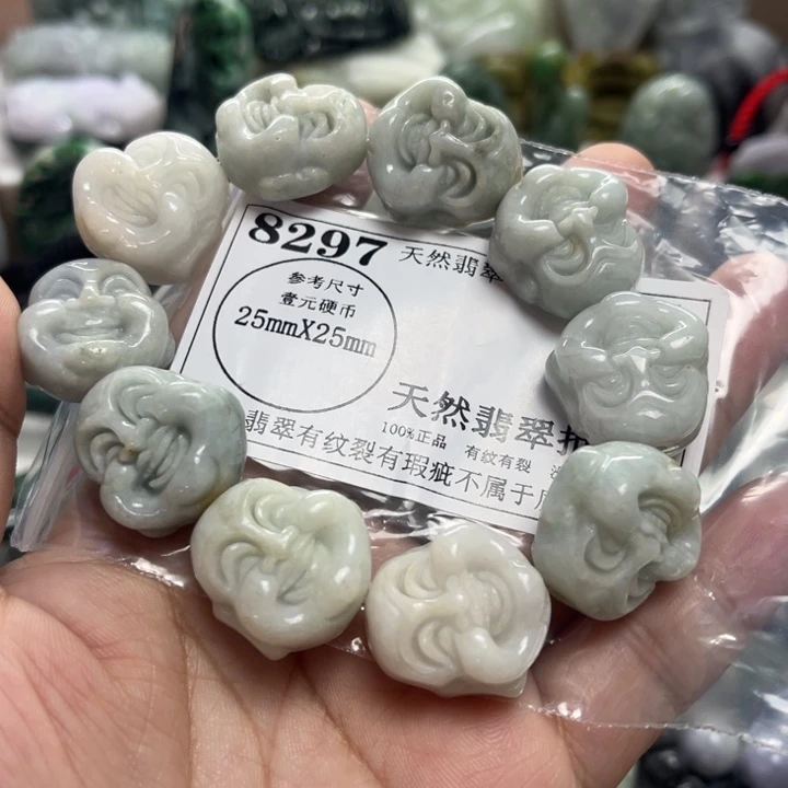 翡翠未镶嵌颈饰8297瑕疵