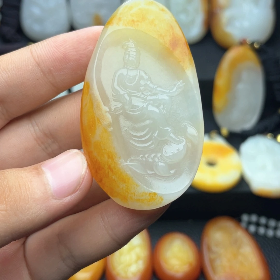 泉***哥颈饰未镶嵌和田玉