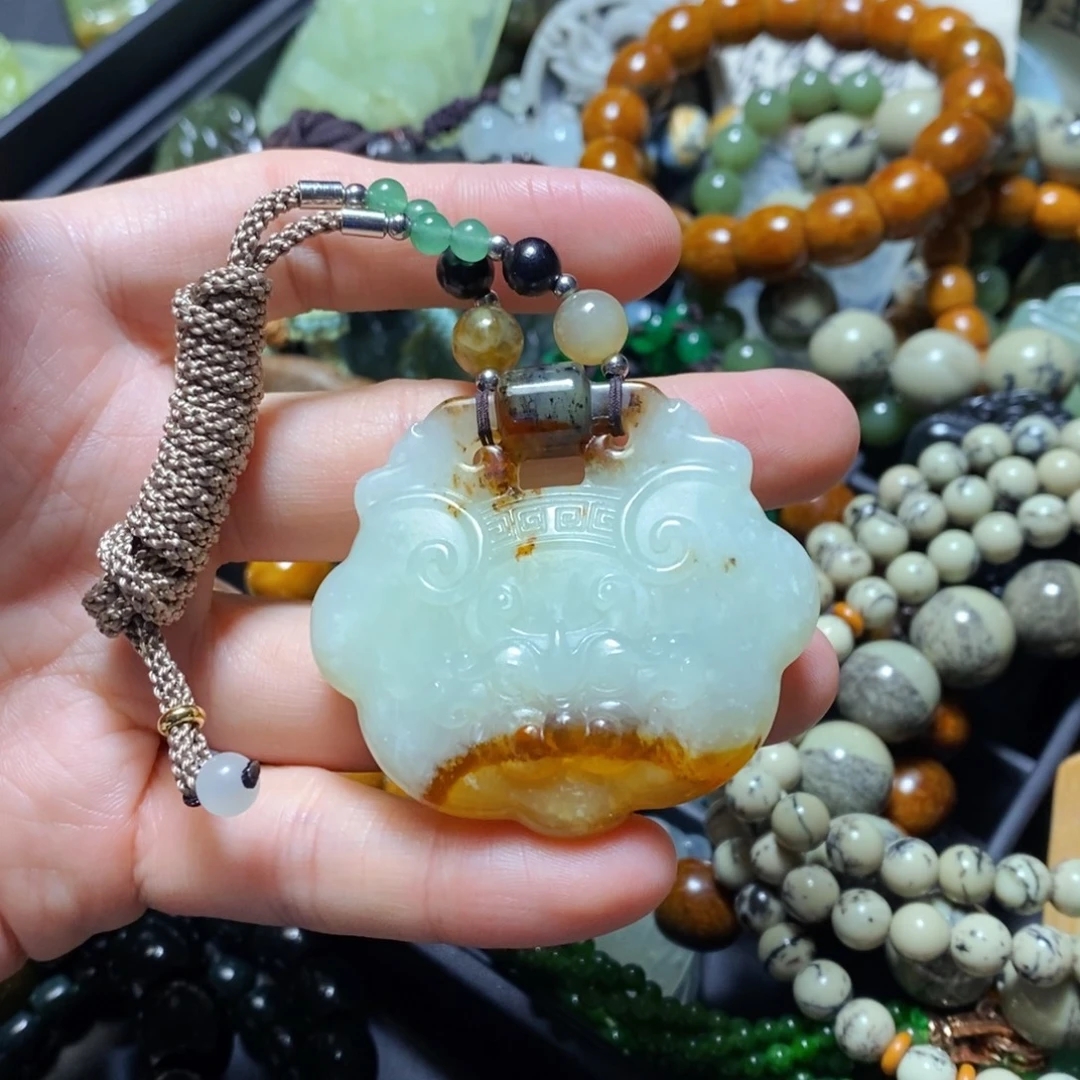 蛇纹石玉未镶嵌颈饰