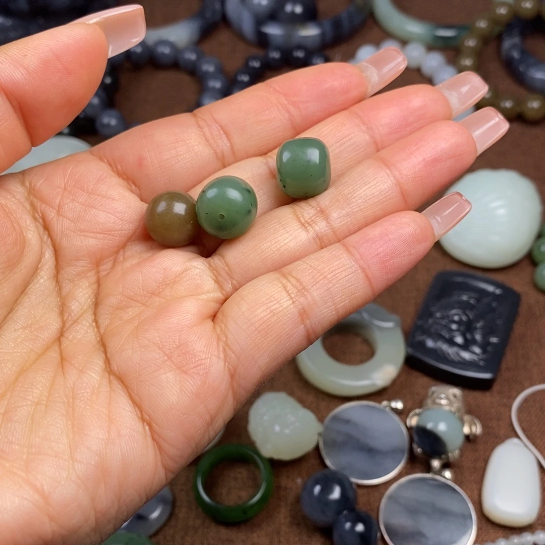 彩***调和田玉未镶嵌颈饰