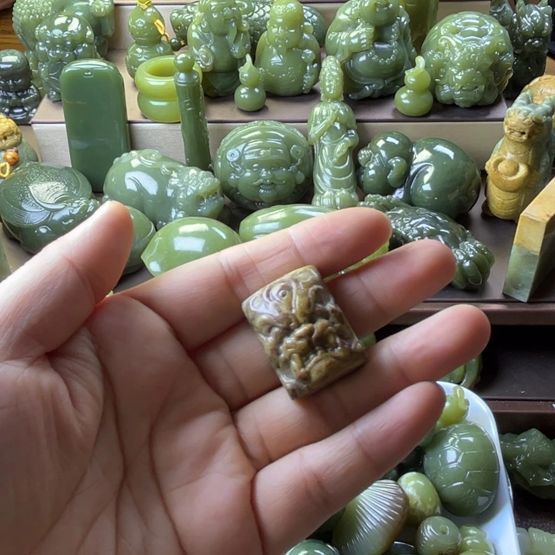 岫岩老玉（透闪石质玉）挂件未镶嵌