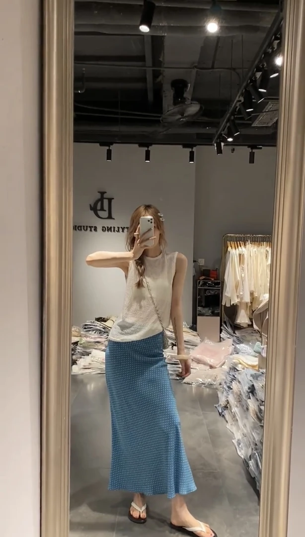 2025夏季新款日系休闲白色宽松背心女设计感显瘦上衣百搭半身裙