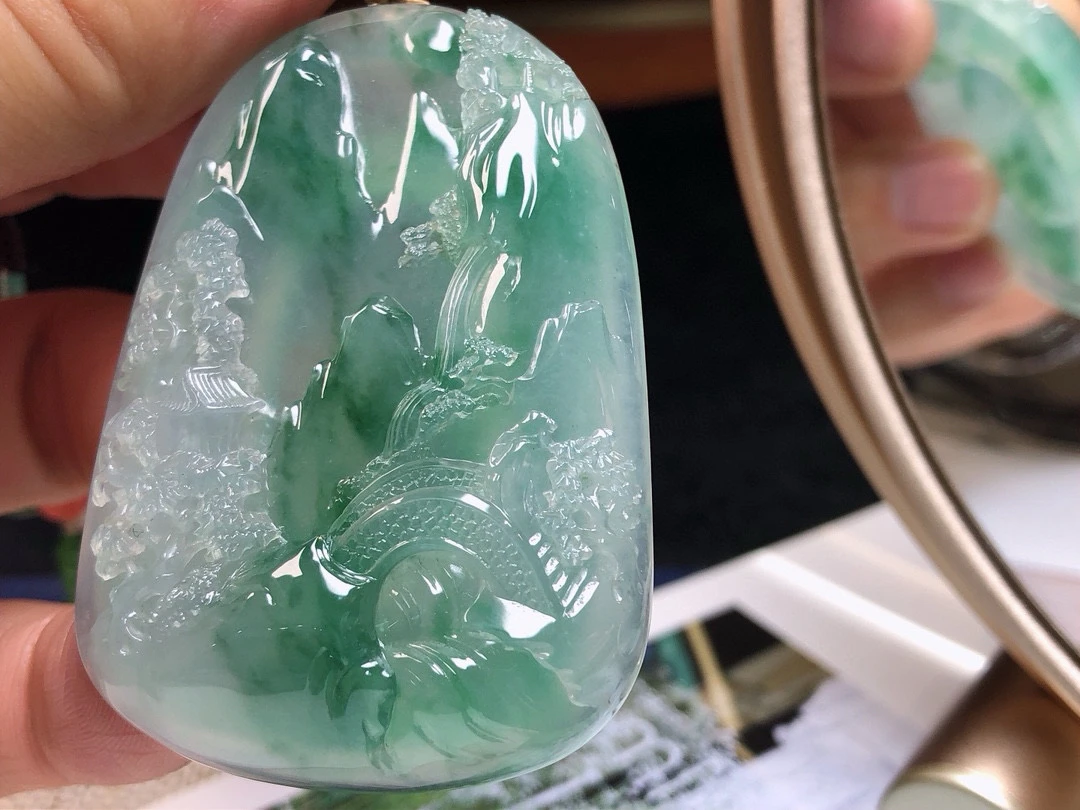 翡翠高冰飘花意境山水牌，老坑料，精工雕琢，尺寸：61.5*43.2*12.6