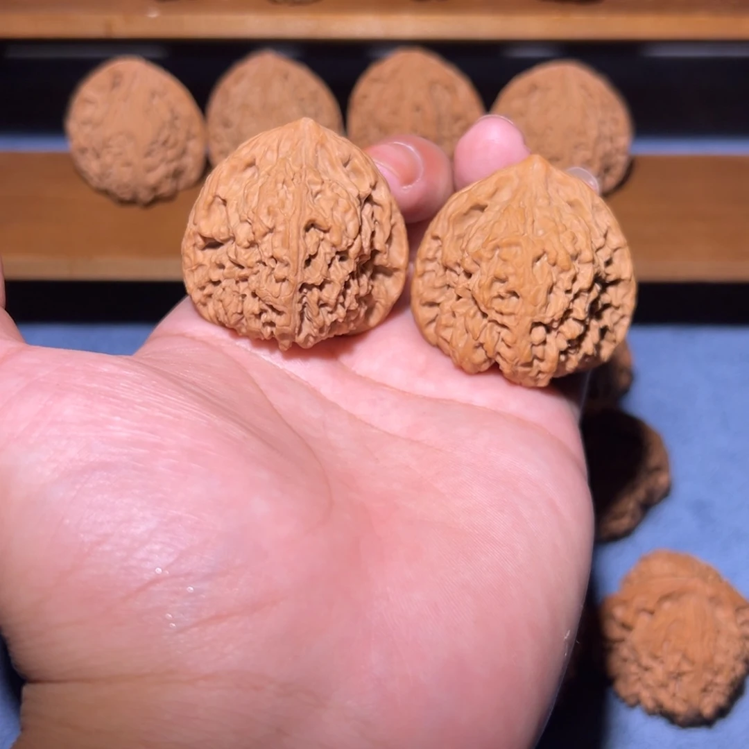 文玩核桃把件41正三角南疆石