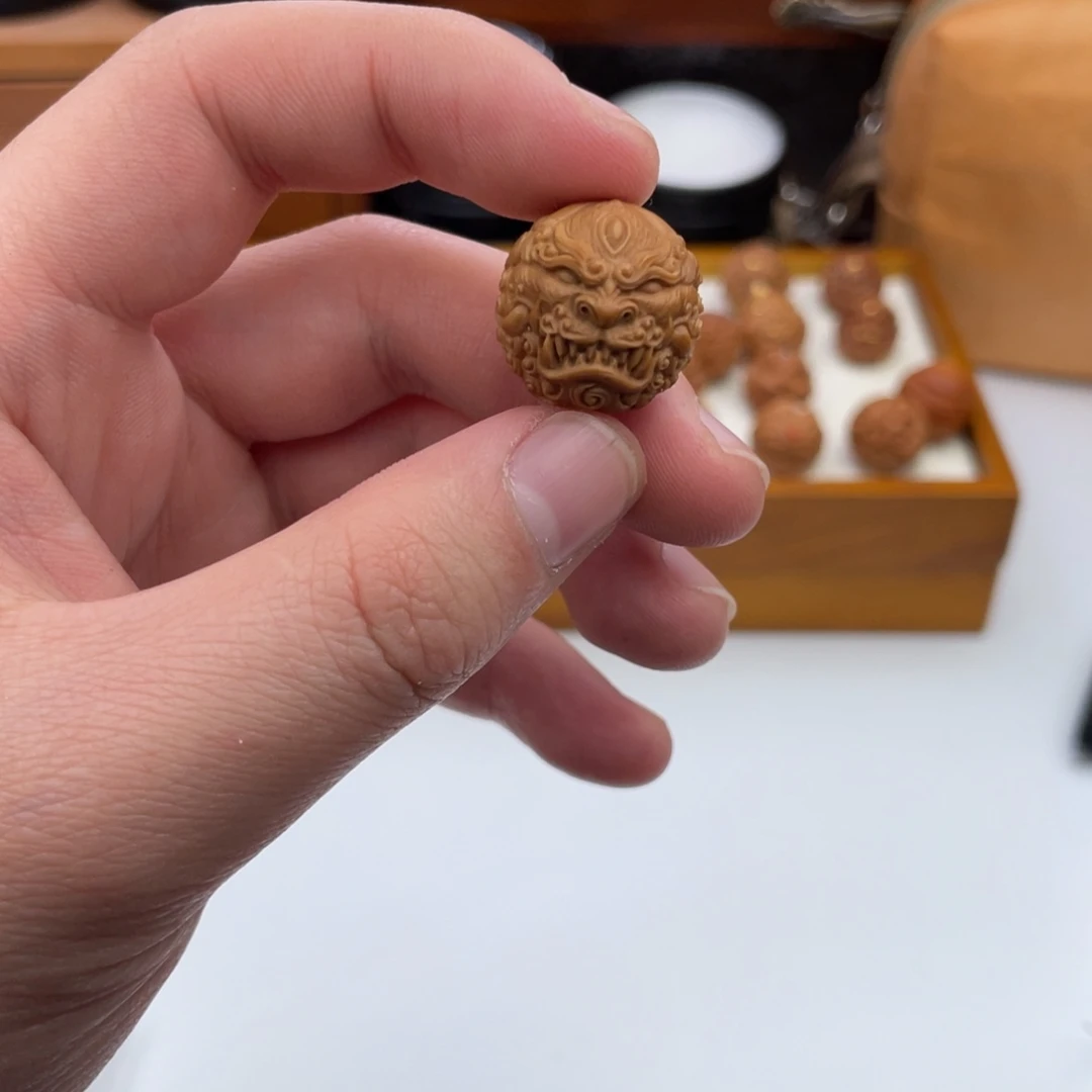 文玩核桃吊坠我***劲猴头核桃雕刻