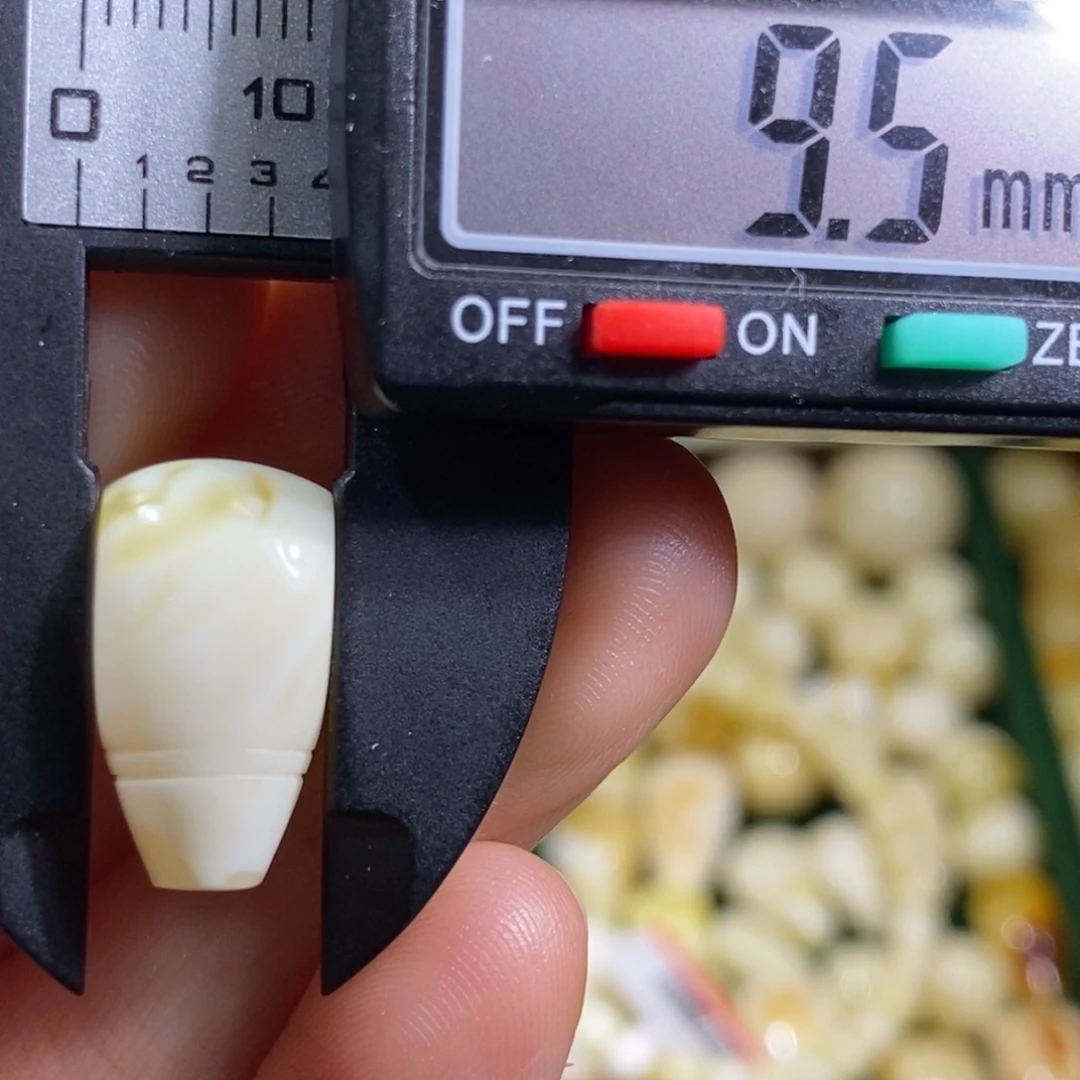 蜜蜡未镶嵌裸石配饰