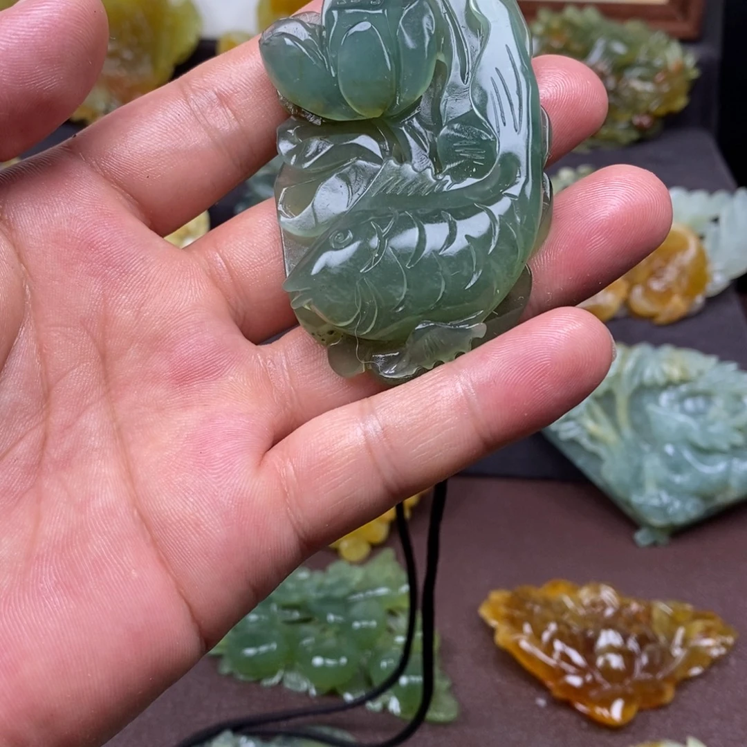 未镶嵌蛇纹石玉吊坠(赠链)