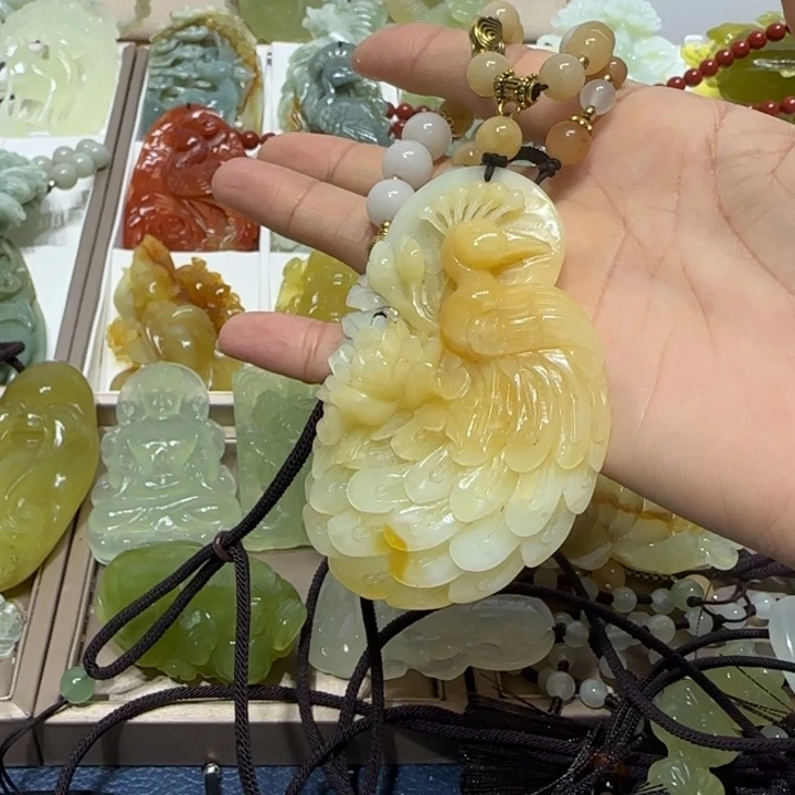 蛇纹石玉吊坠未镶嵌