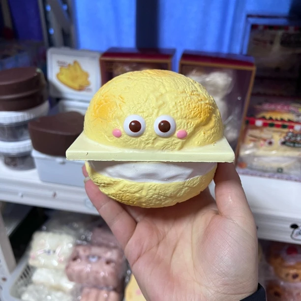 呆呆菠萝油 油润湿软手感 仿真食物慢回弹解压