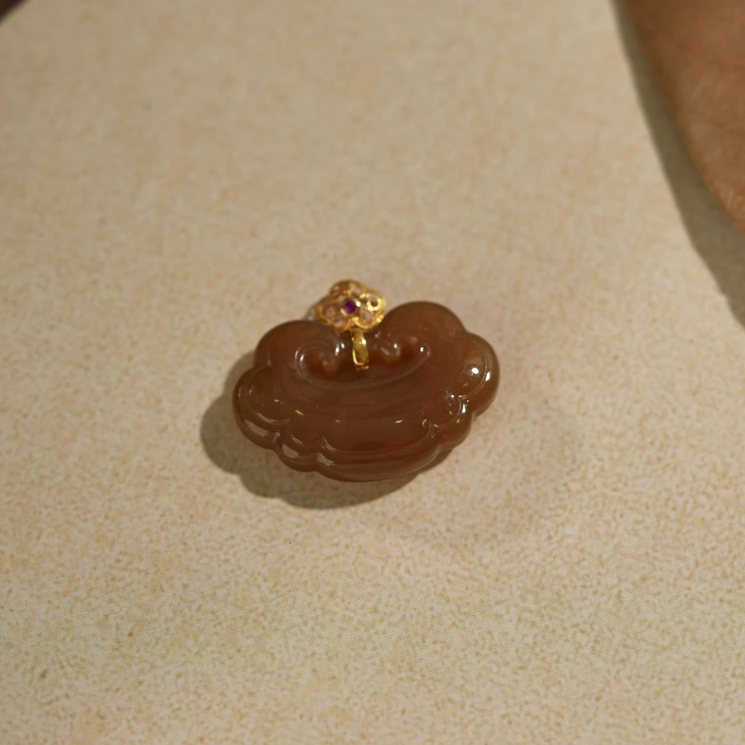 L【玉氏珠宝】18k金和田玉糖料如意吊坠 多样性 发一CAN1470593