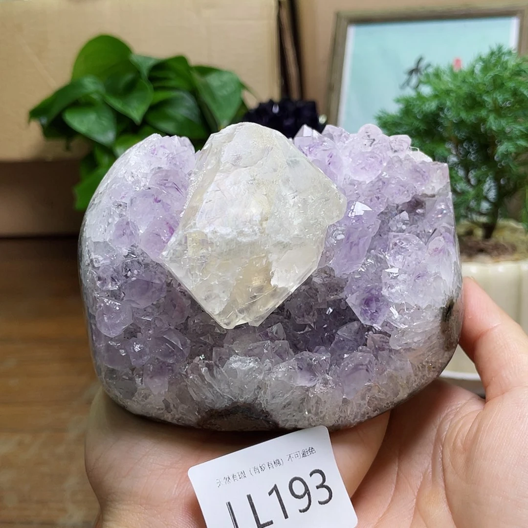 未镶嵌水晶大型摆件（非配饰）