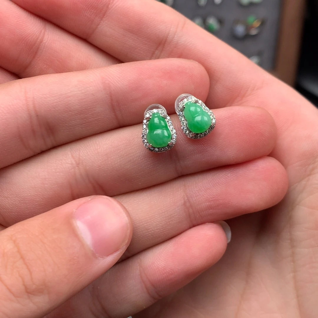 翡翠未镶嵌颈饰你是