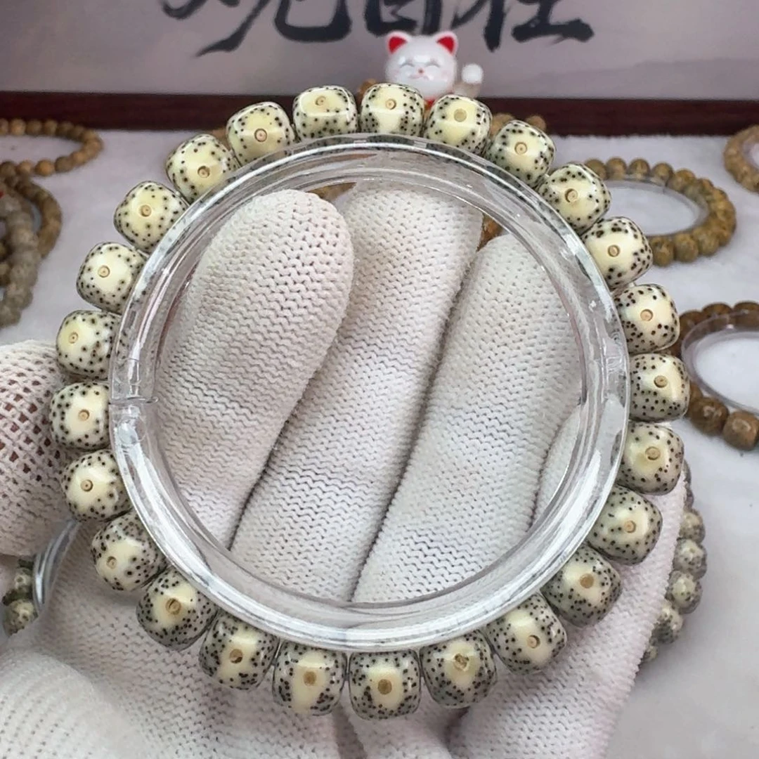 手串星月菩提9×8青花眼睛  144