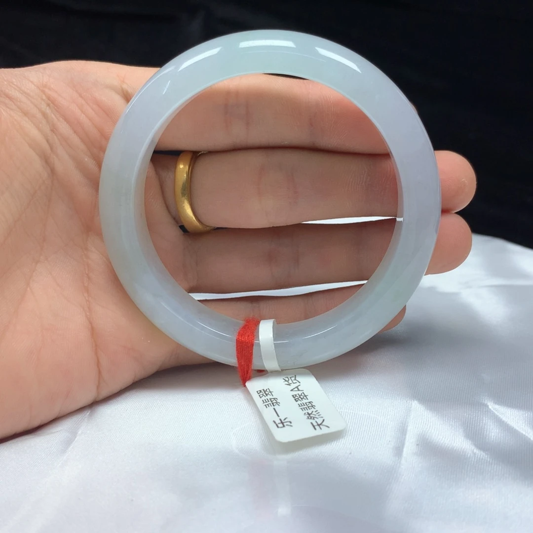 翡翠未镶嵌手镯（圆镯）56.3