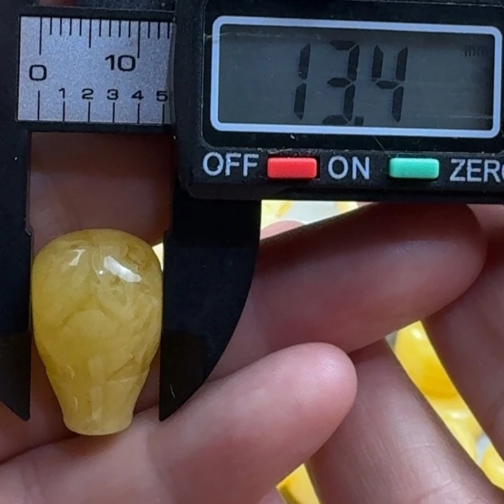 鱼***缘裸石蜜蜡未镶嵌66杂