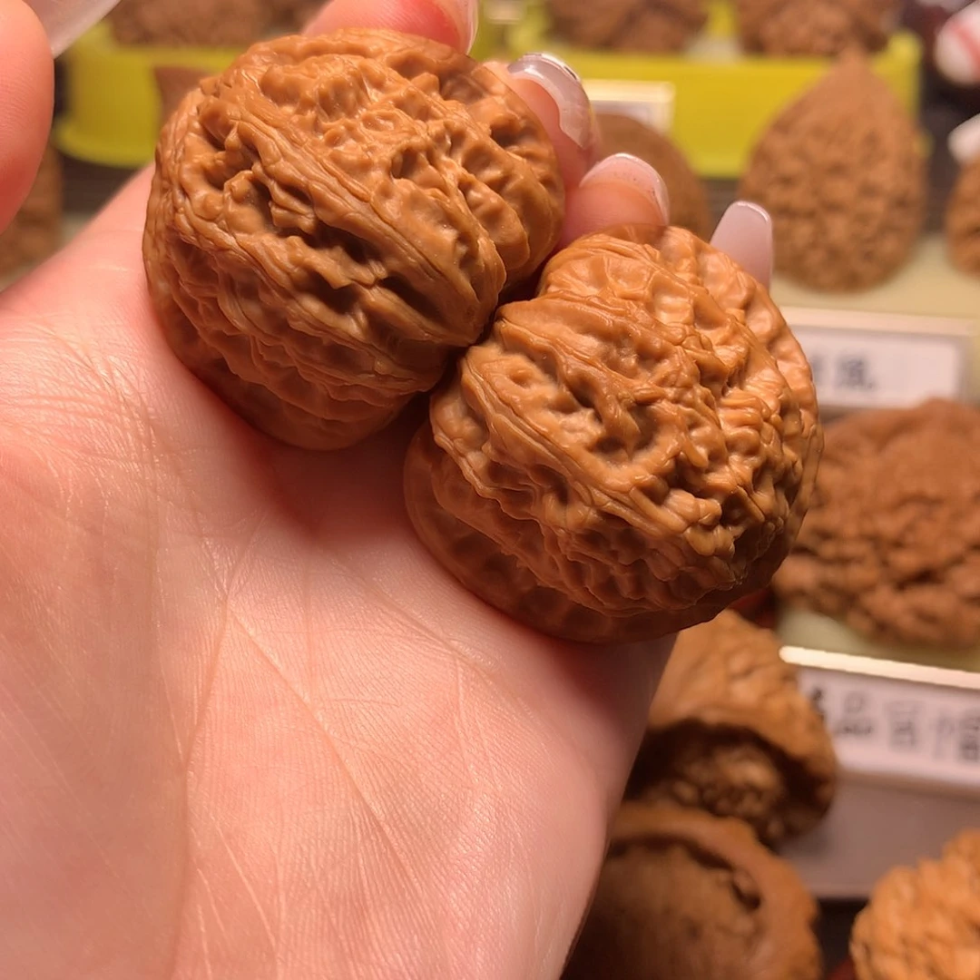 文玩核桃吊坠三角白，39