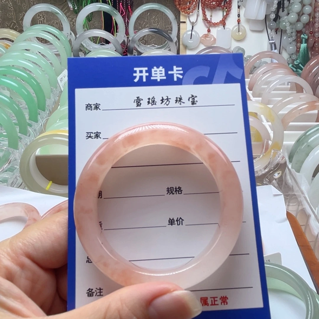 欣***）未镶嵌手镯石英质玉