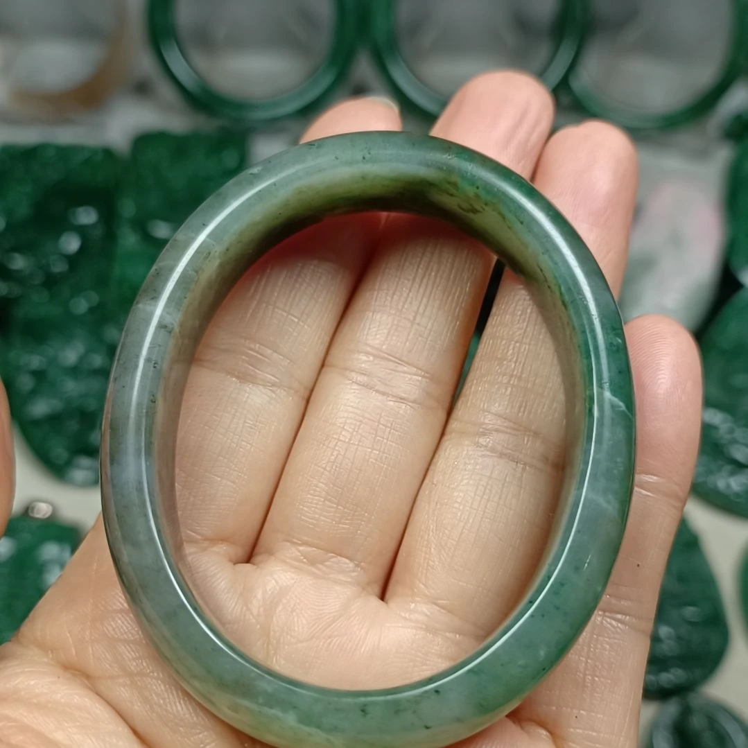 独山玉未镶嵌贵妃镯